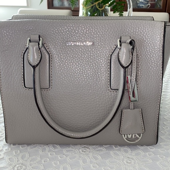 Michael Kors - Selby Large Leather Satchel - Picture 2 of 8